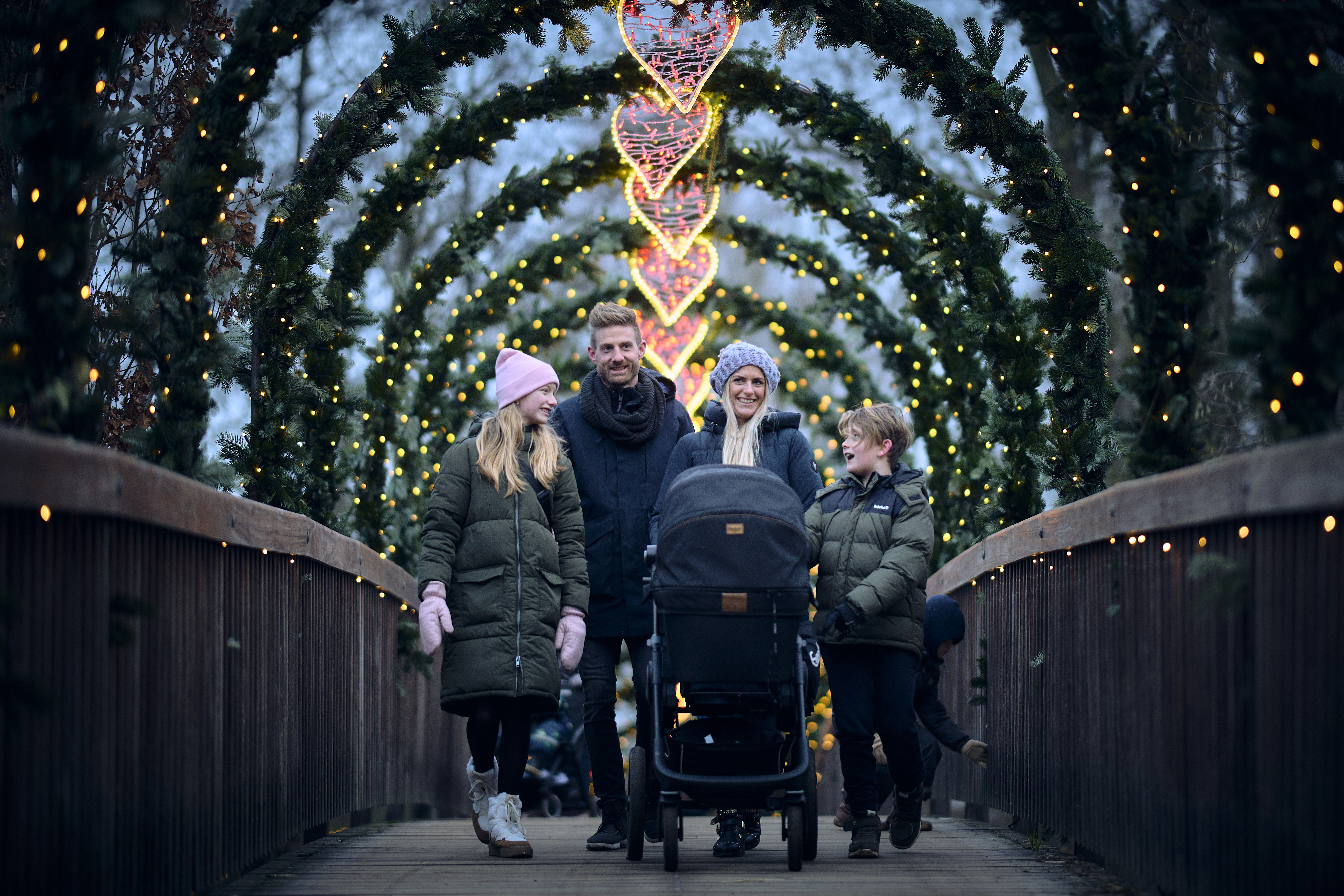 Familie på hjertebroen i Odense ZOO