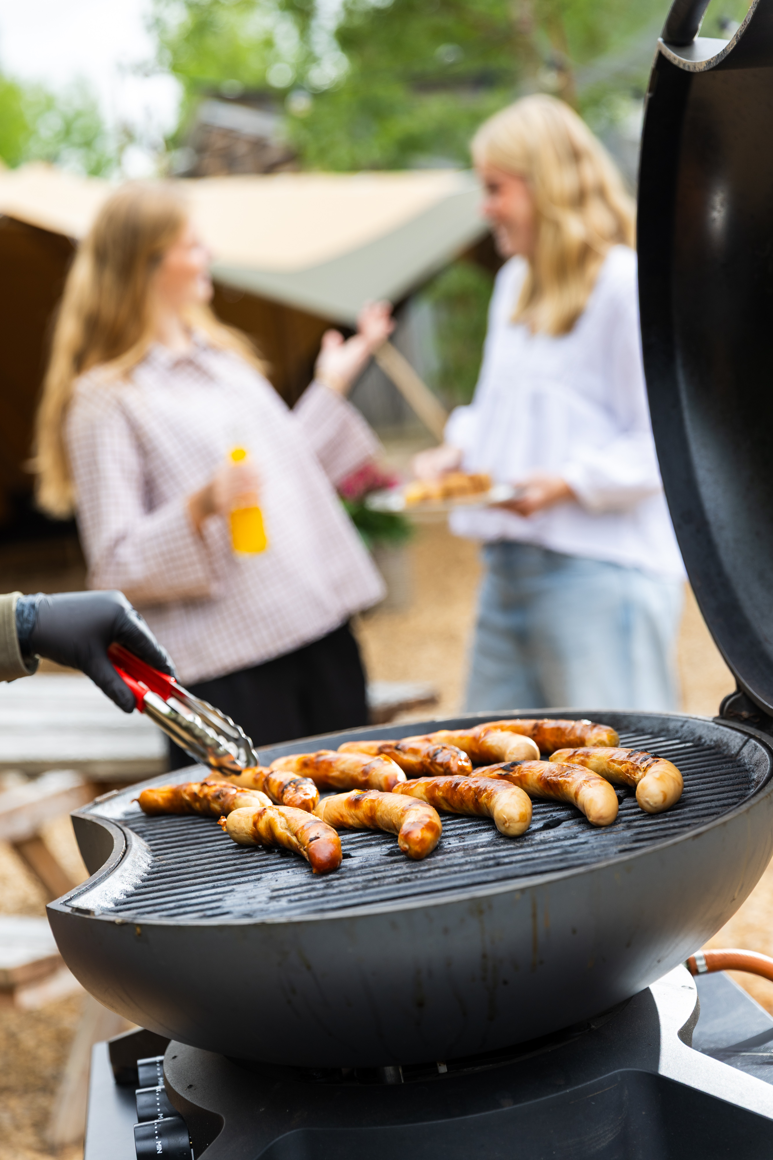 pølser på grillen i odense zoo