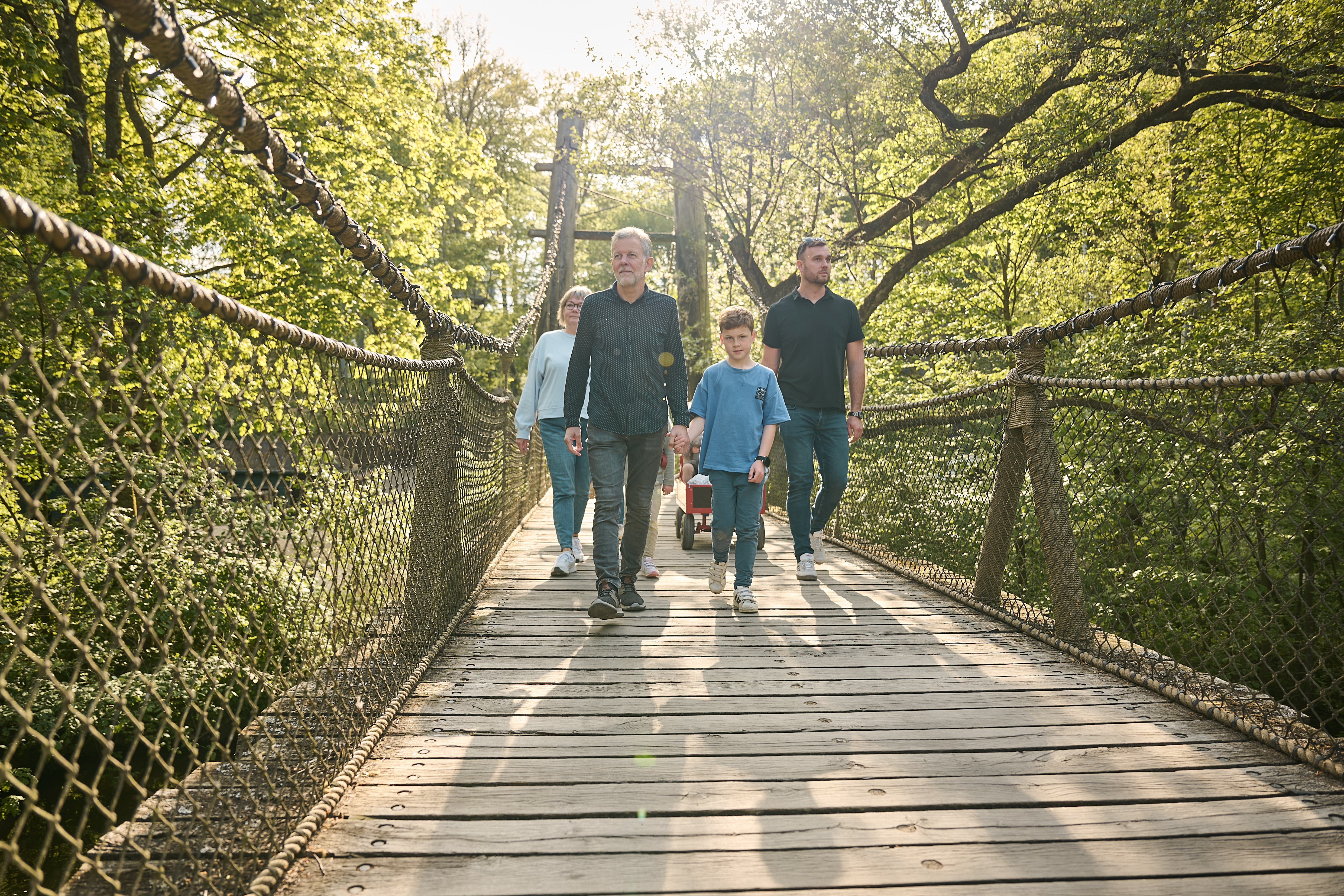 Gæster hængebro rundvisning Odense ZOO